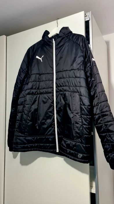 Vand geaca PUMA,ca și noua