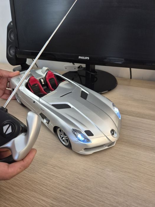 Vand masinuta cu telecomanda Rastar Mercedes Benz SLR scara 1:12
Vand