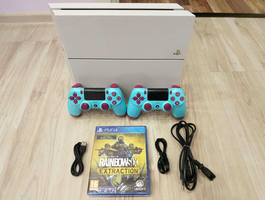 Playstation 4 бЯЛ с два нови контролера Blue Berry