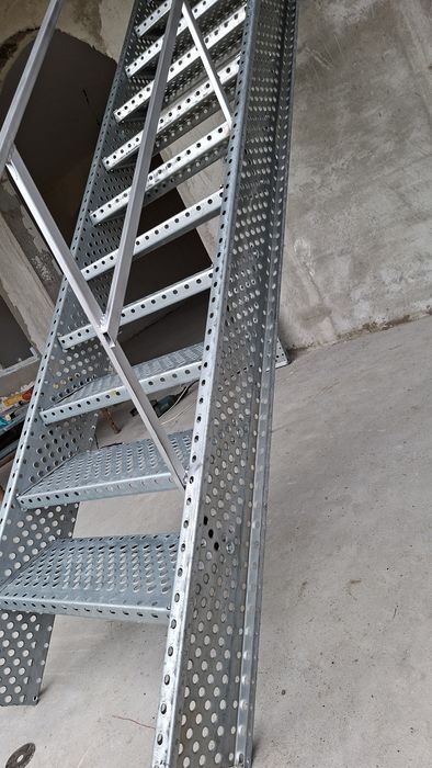 scarii metalice zincate exterioare și pentru incendii 50%