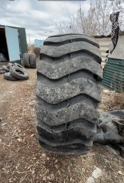 Продам 2 балона на 3 кубовый погрузчик за каждый по 80 тыс