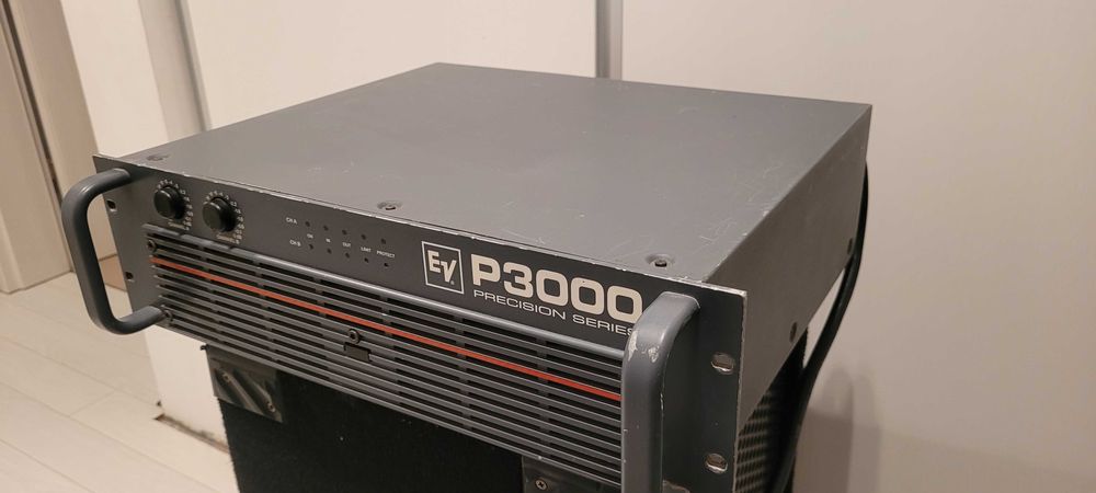 Amplificator EV P3000