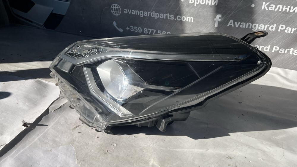 2 броя ляв фар Toyota Yaris 2017-