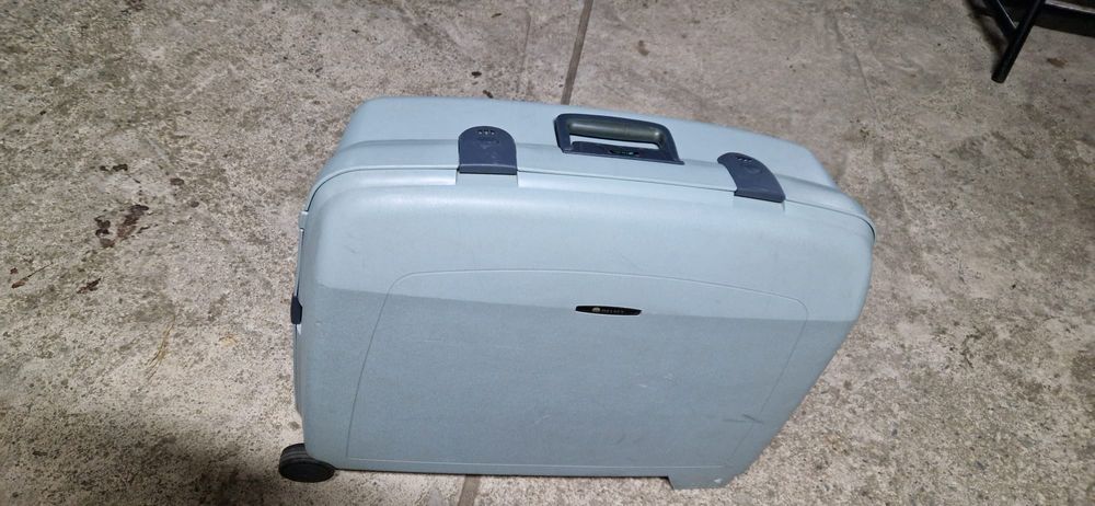 Troler din plastic rezistent FRANȚA