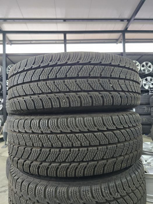 4 Броя Бусови Гуми 215/65/16C Semperit 2x9,5mm 2x9mm 22dot