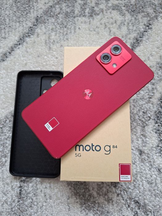 Motorola G84 5G Pantone Viva Magenta