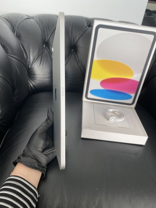 iPad (A16) / WI-FI + Cellular/ 128 GB / Silver / Ca nou |