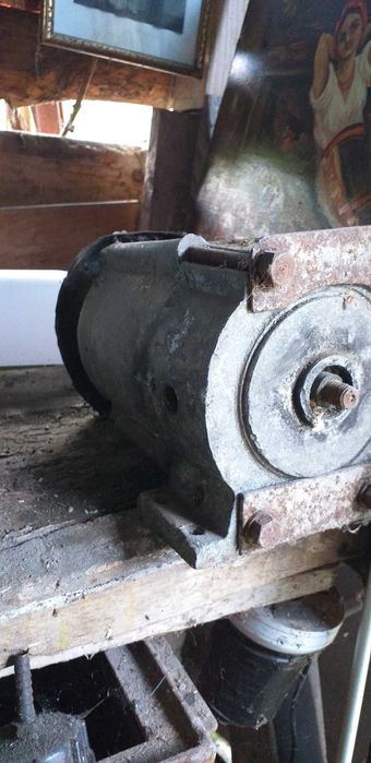 Vand motoare electrice de diferite puteri si tensiuni