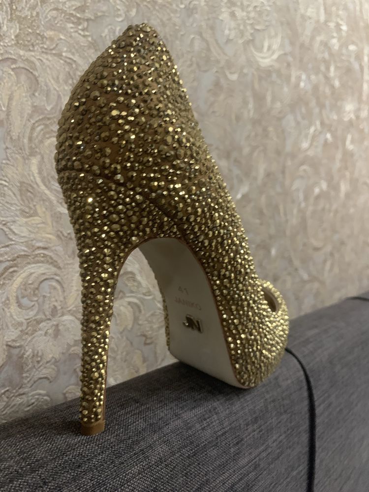 Pantofi eleganți