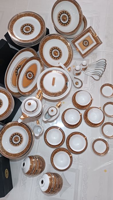 Фарфоровый сервиз Versace