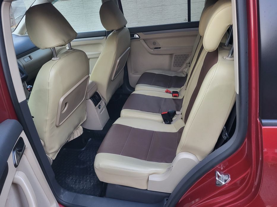 Volkswagen Touran 2.0 Tdi Manual / 7 locuri / 11.2011