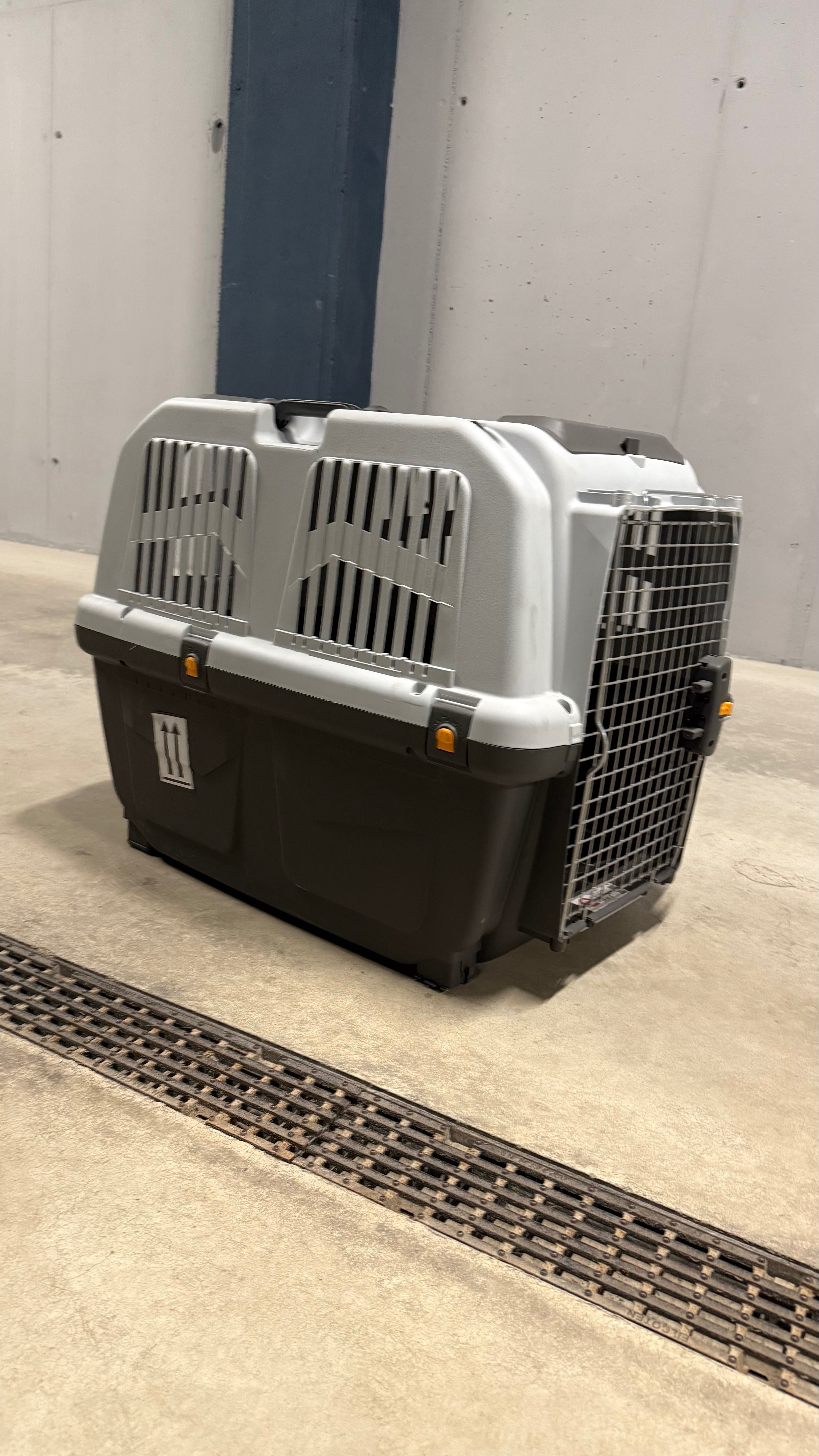 Cușca pentru transport confortabil animalelor de companie
