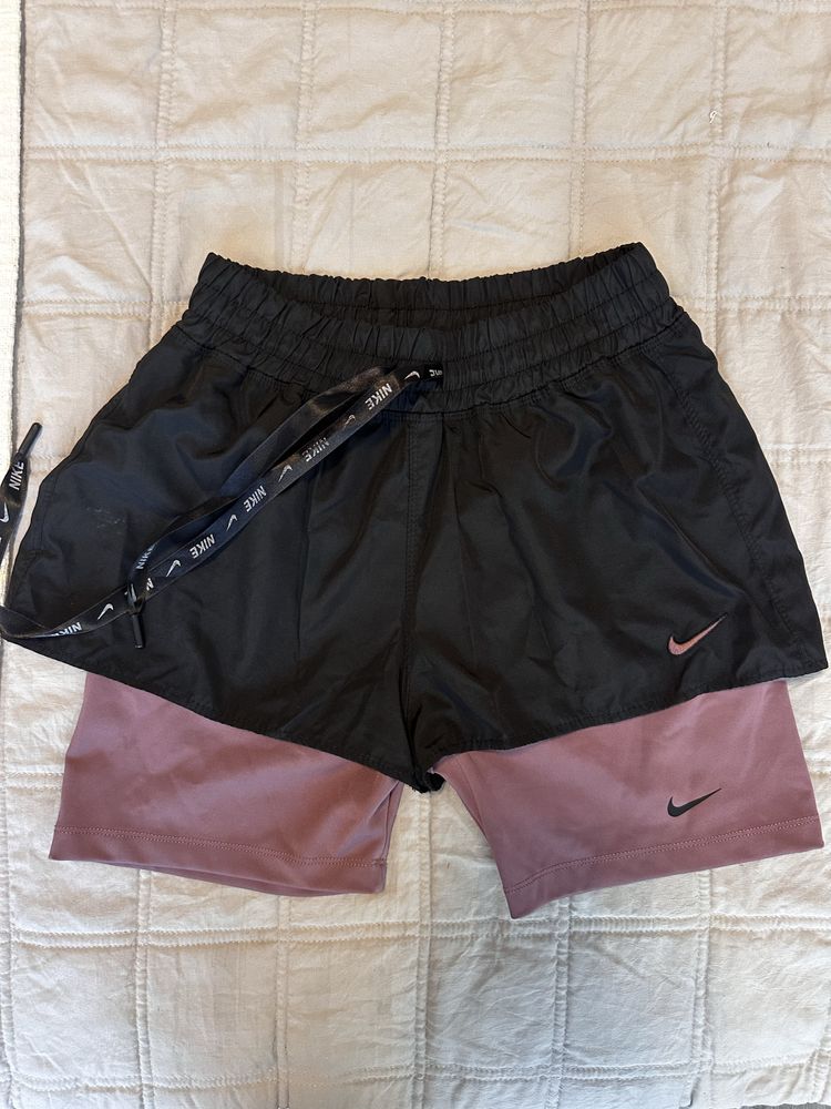 Къси панталони NIKE
