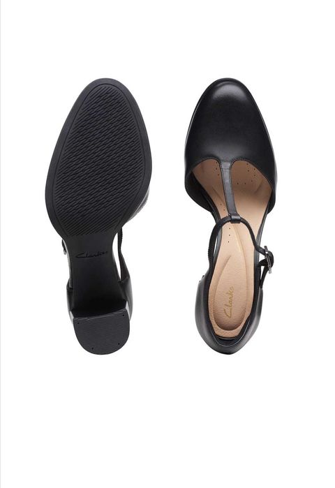 Нови обувки каишка Clarks