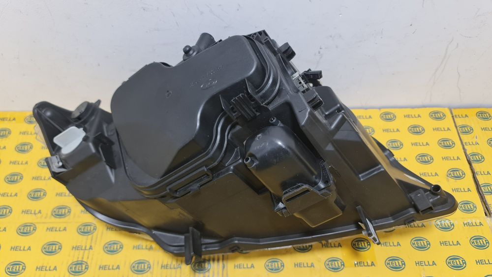 Far xenon stanga BMW 3 E90 nonfacelift