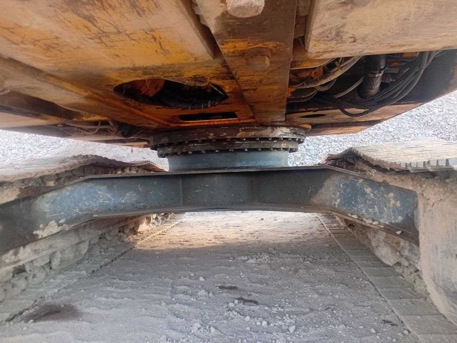 Продается гусеничный экскаватор 25т 2013 год обем ковша 1.2 м.куб