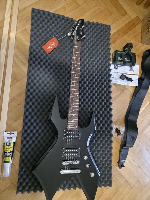 Pachet chitara electrica + amplificator si accesorii !