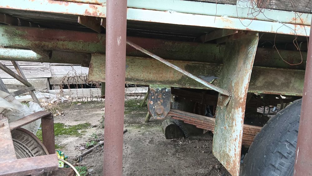 Vând remorca tractor