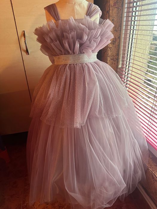 Детска лилава рокля с панделка и камъни