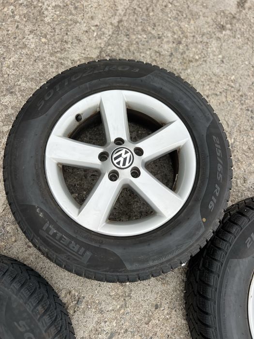 VW Tiguan  Лети джанти със зимни гуми 215/65/16  DOT19