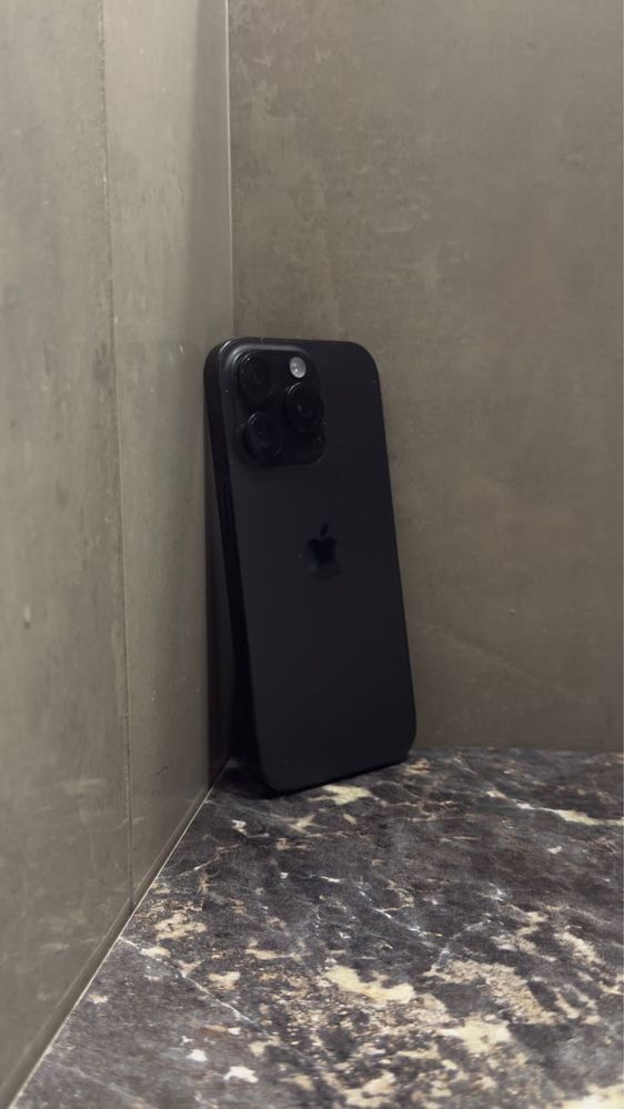 Iphone 16 pro 256 гб.
