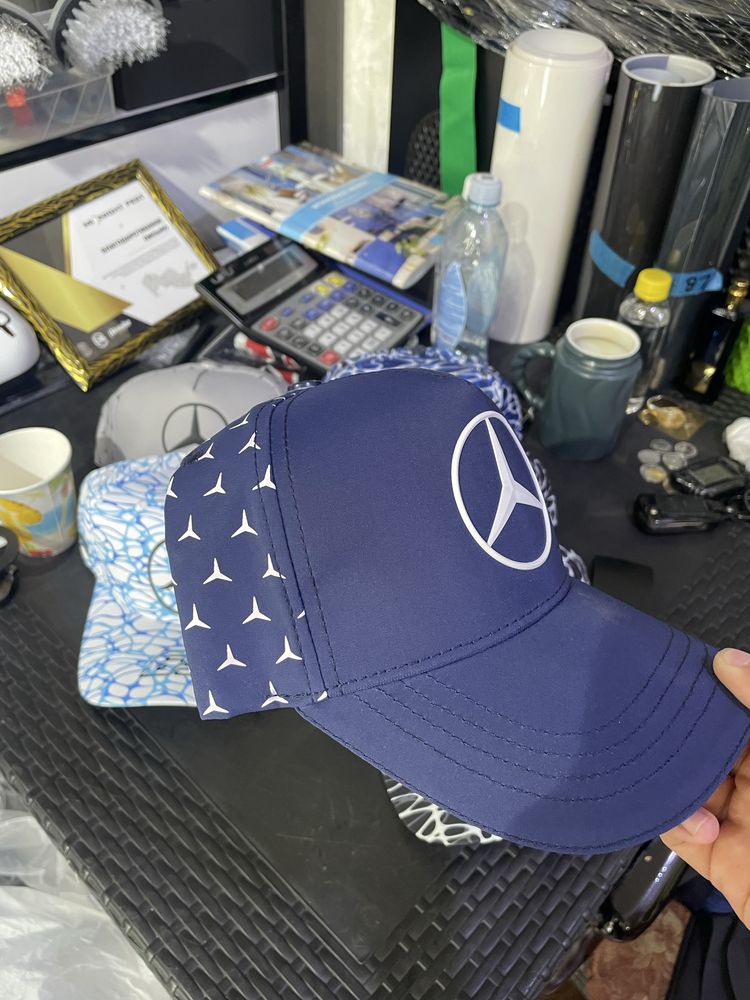 Новый кепки от  Mercedes