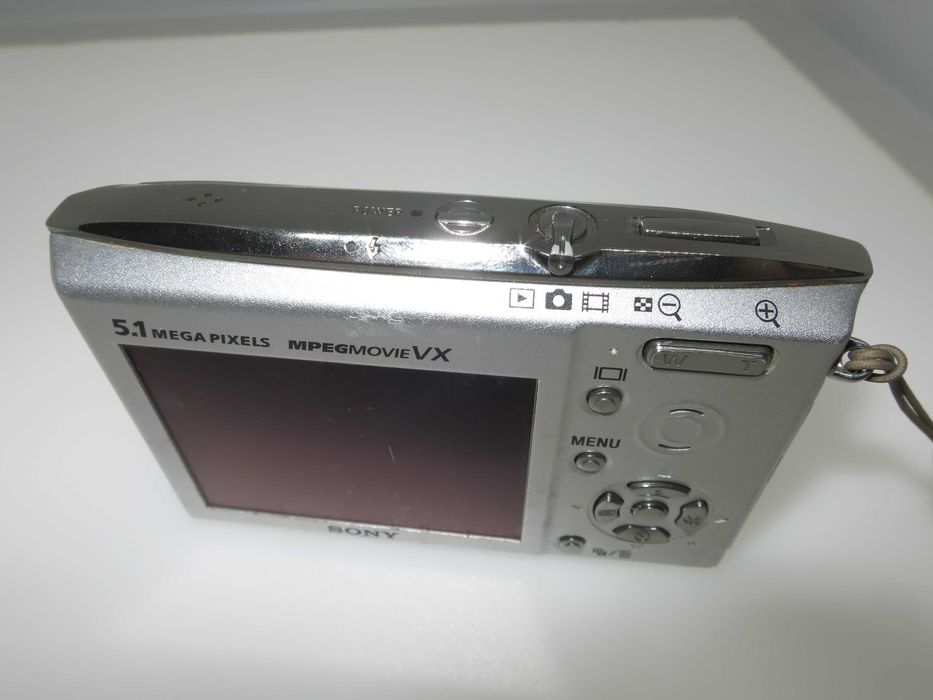 Sony Cyber Shot DSC T5 ултра тънък компактен фотоапарат работи отлично