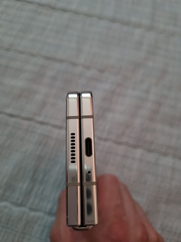 Sotiladi Galaxy z fold 5  512gb