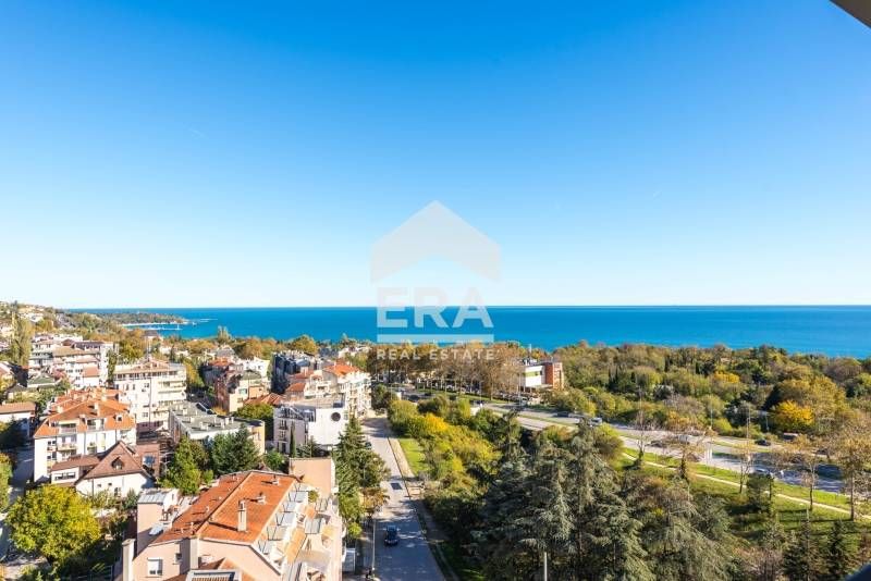 Двустаен, обзаведен, югоизточен апартамент за продажба, с морска панор