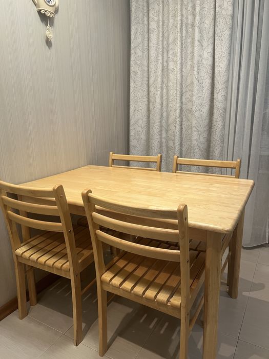 Стол со стульями