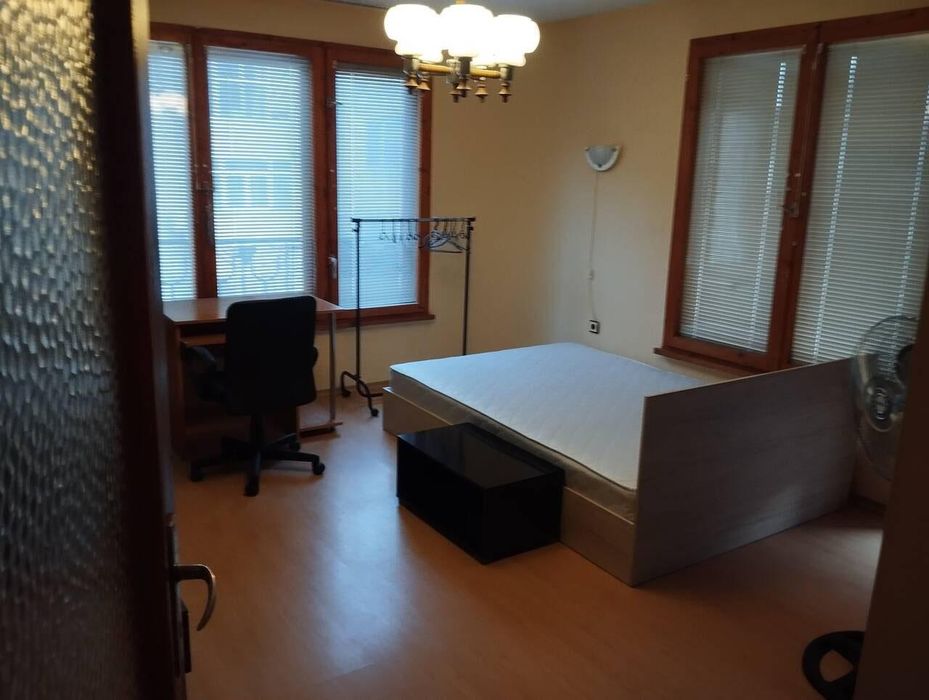 Дава се под наем Двустаен апартамент в Бургас, Център - 70 кв.м за 459 € - Снимка #2