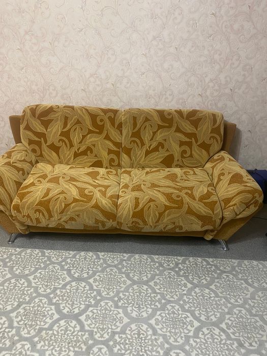 Диван  , в подарок  2 кресла