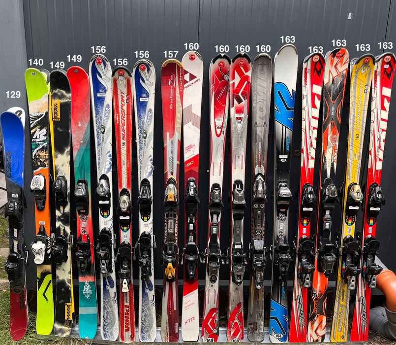 De vânzare schiuri și snowboard!