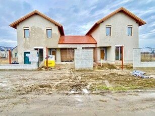 Firma de constructii executa: Case la cheie-Case la rosu-Mansardari