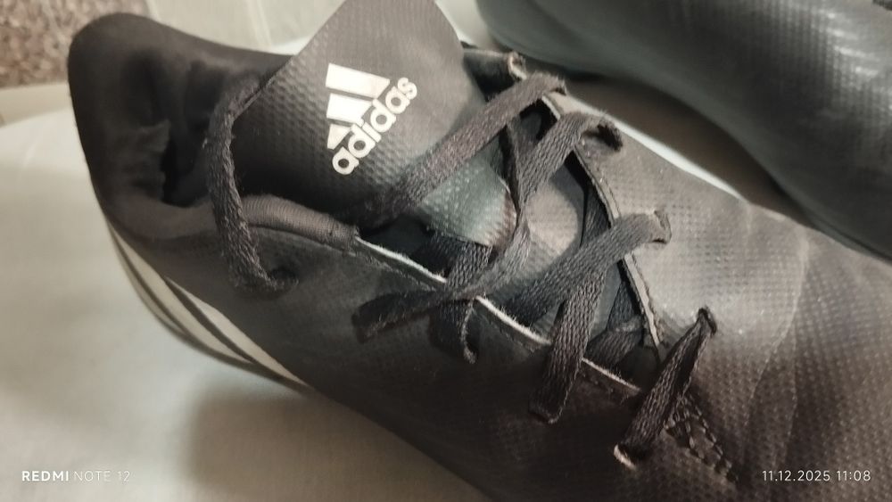 Детские бутсы фирмы Адидас р 35