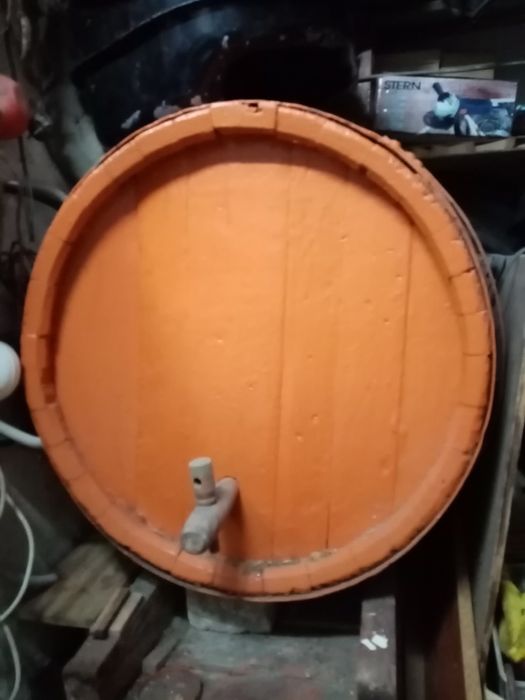 Butoi din lemn pt vin  300 litri