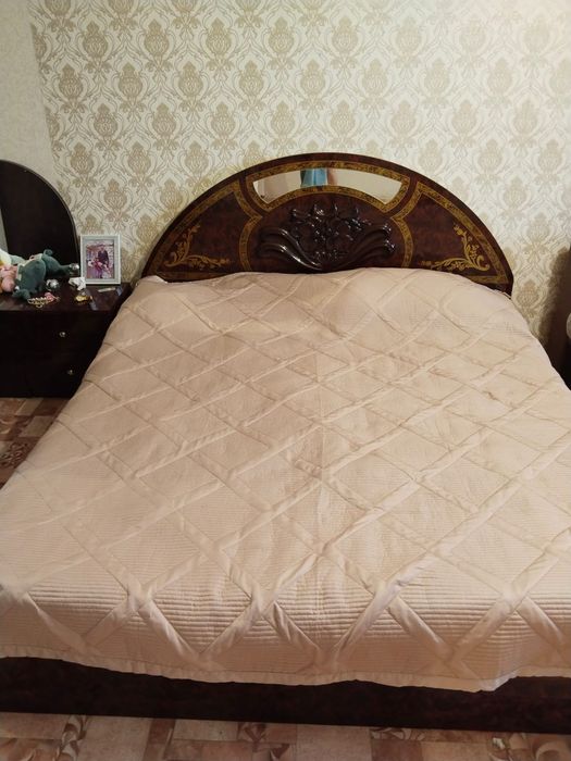 Продам кровать и тумбочки