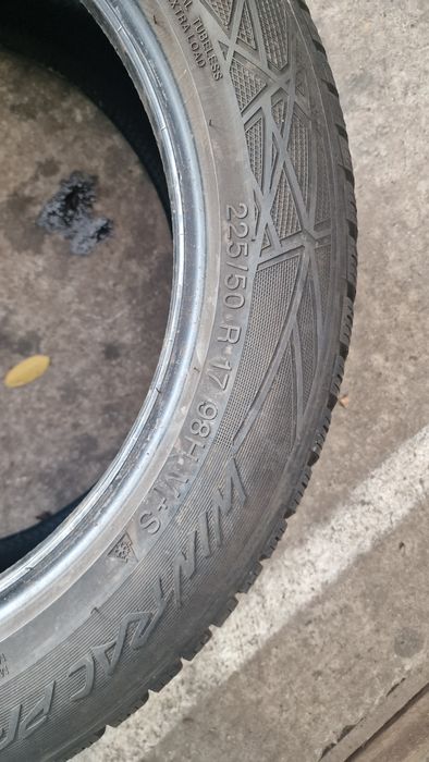 225 50 17 Vredestein 2 anvelope iarna ca noi