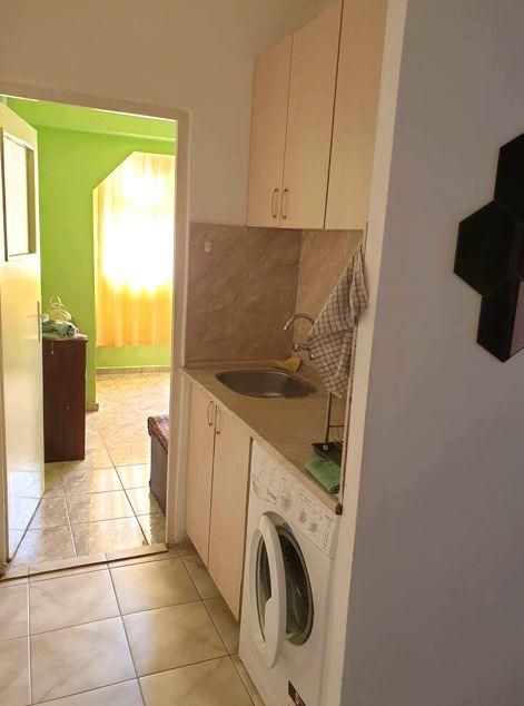 Дава се под наем Едностаен апартамент в Бургас, Изгрев - 42 кв.м за 255 € - Снимка #2