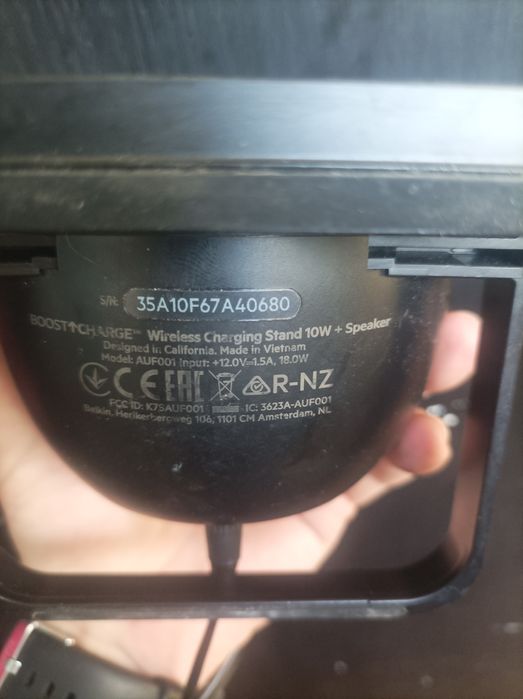 Încărcător wifi cu boxa bt belkin