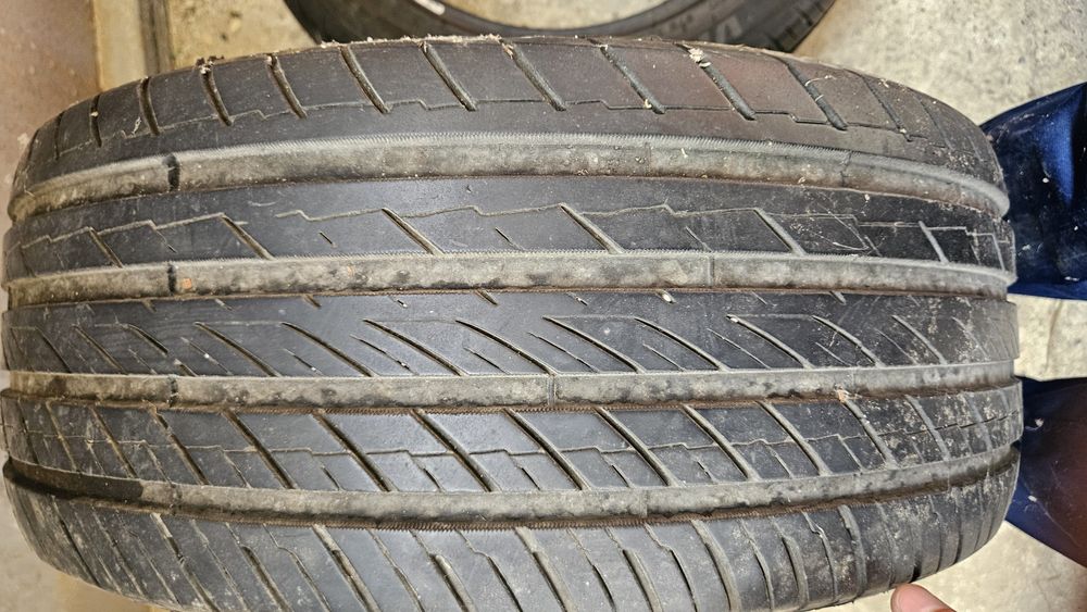 2бр гуми 235 45 17 дот 21