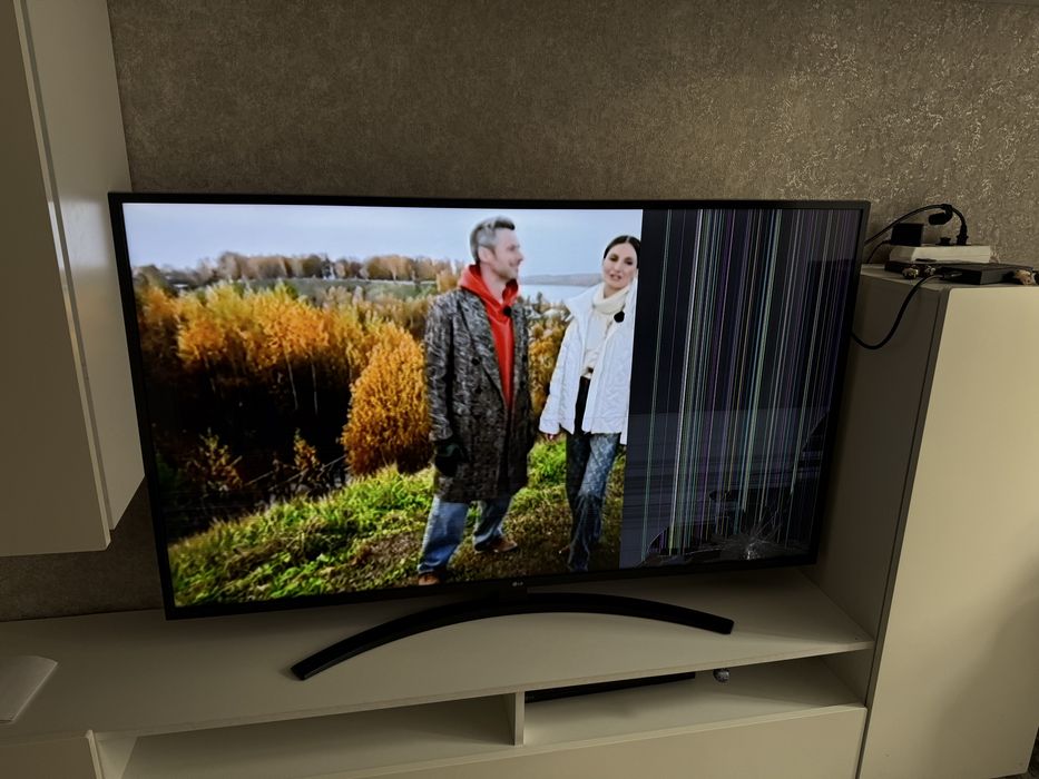 Телевизор LG разбит экран диагональ 140
