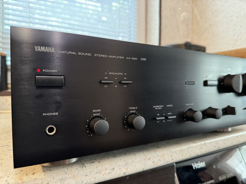 Качествен стерео усилвател Yamaha AX-550