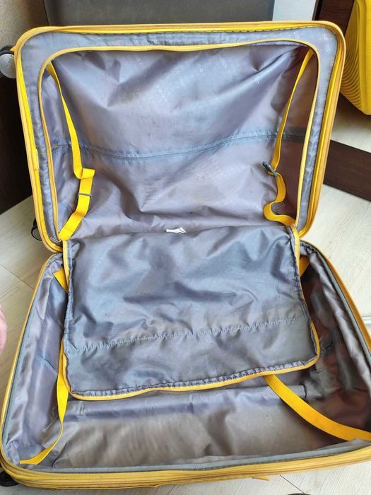 Trolere geamantan cala American Tourister mare cu 4 roti, Polyester