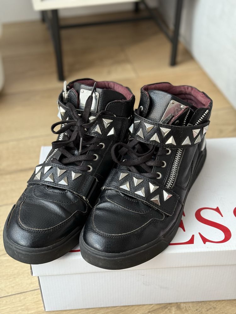 Високи сникърси Guess