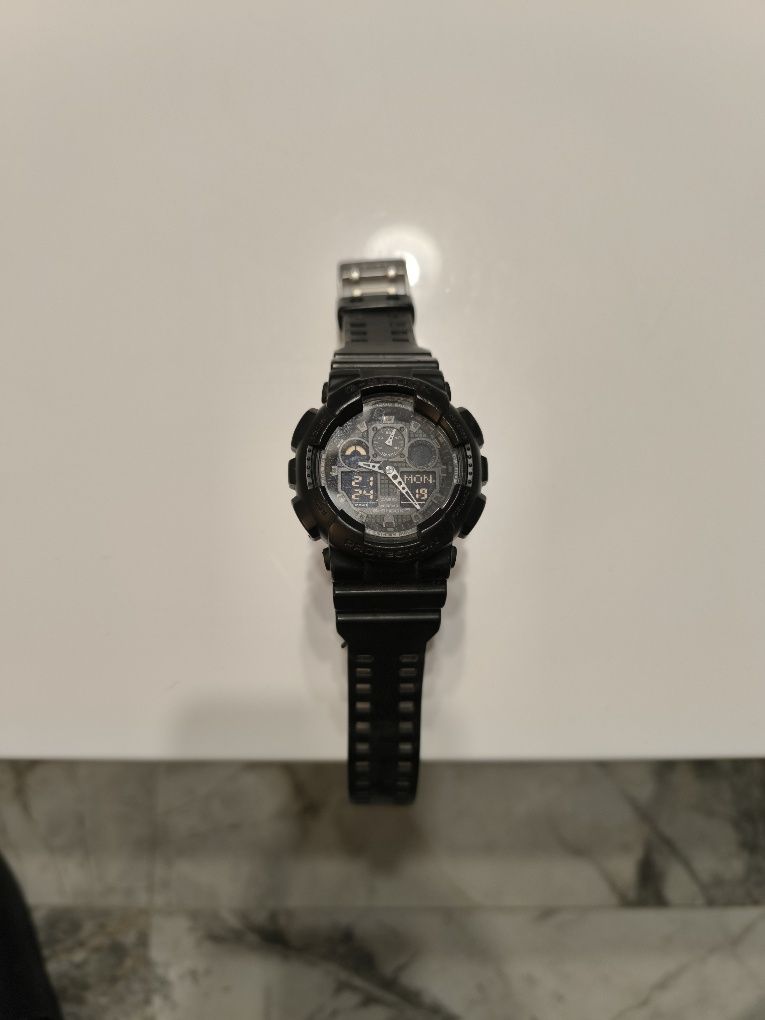 G shock часовник