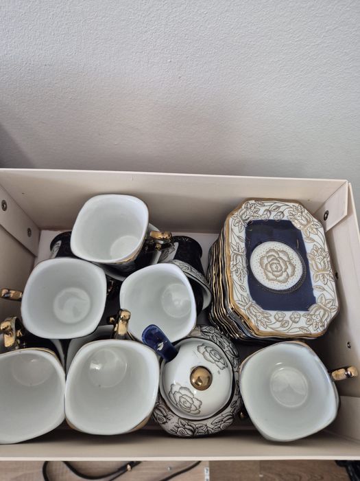 Set de cafea – cești cu farfurioare, stare excelentă