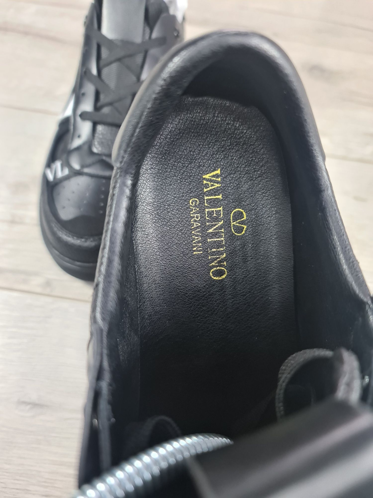 Sneakers-Valentino-VL7N-Alb-Negru-Trans-Gratuit-Breloc-LV+Parfum-Cadou