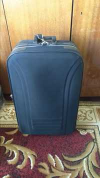Стар модел използван куфар-голям размер, цена 3лв