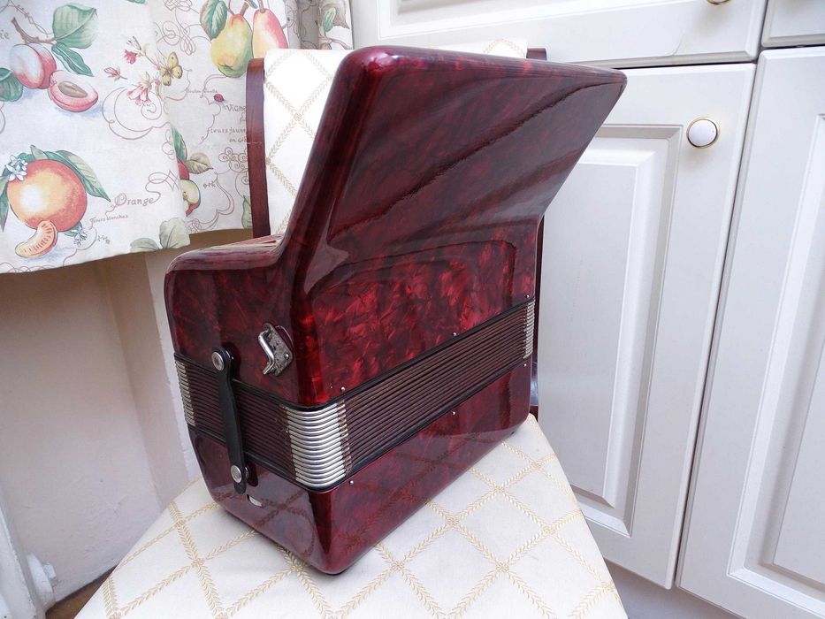 Стар акордеон Велтмайстер 40 баса